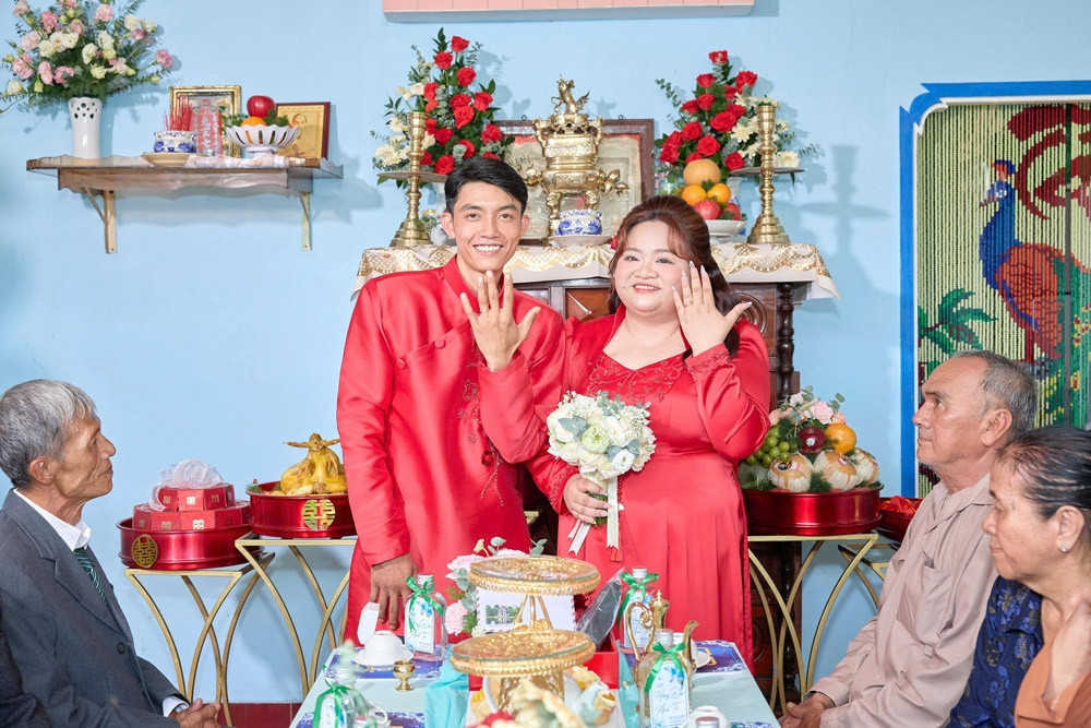Bride and groom ignore the body shamers, have only one regret on wedding day