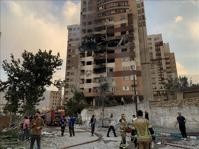 Eighteen Vietnamese evacuated from Iran amidst conflict with Israel