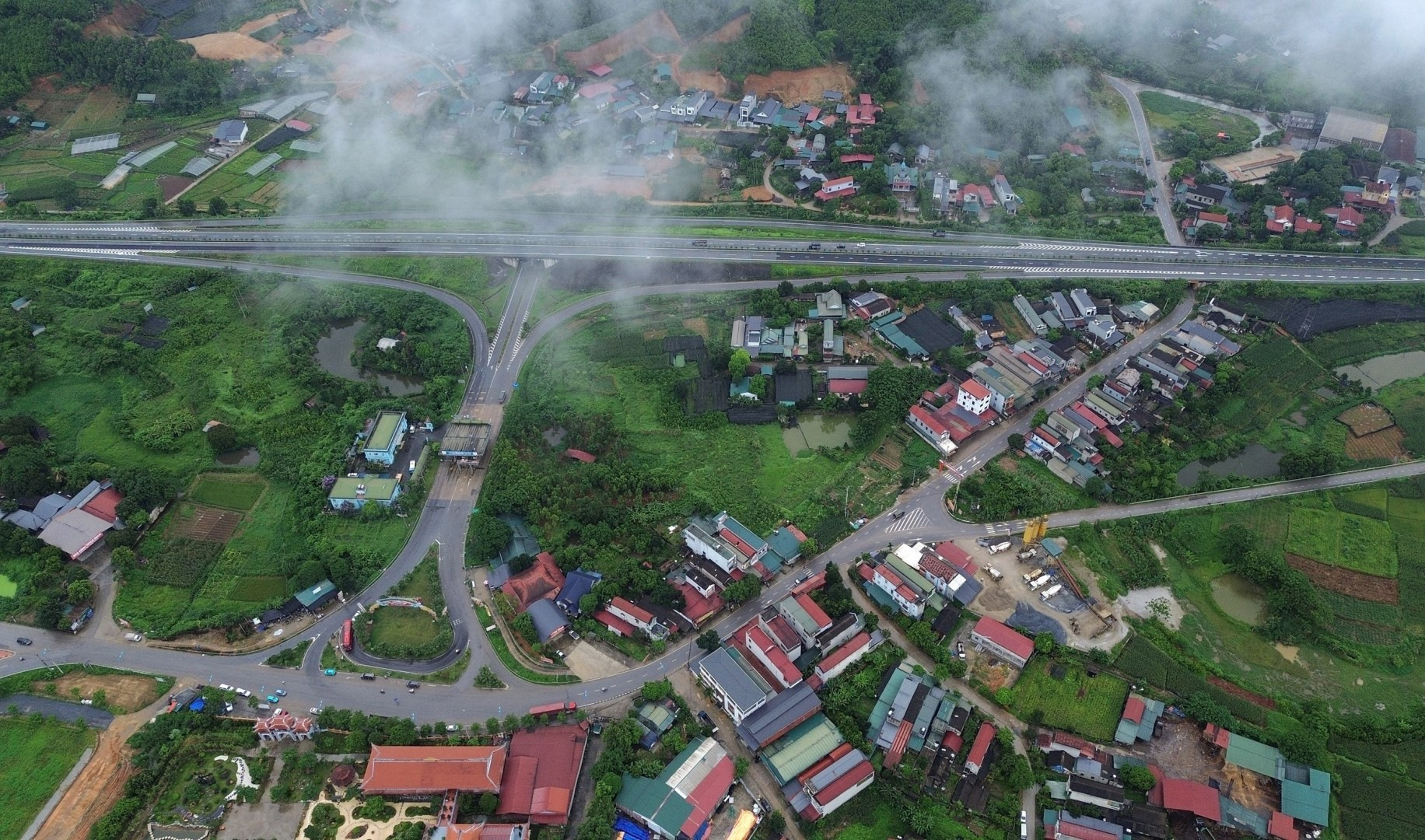 Temporary house eradication: from a humanitarian policy to a national movement