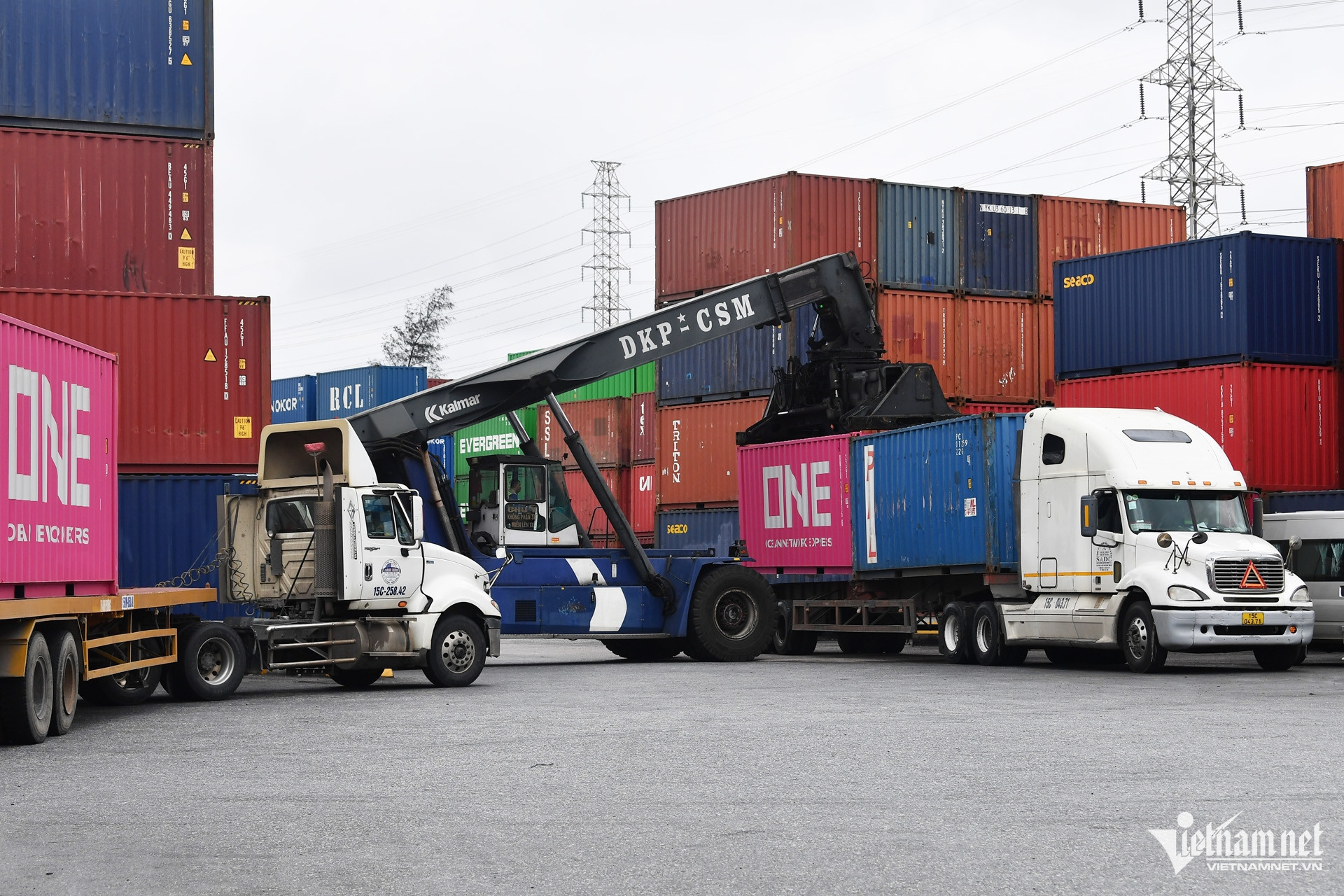 hai phong port11.jpg