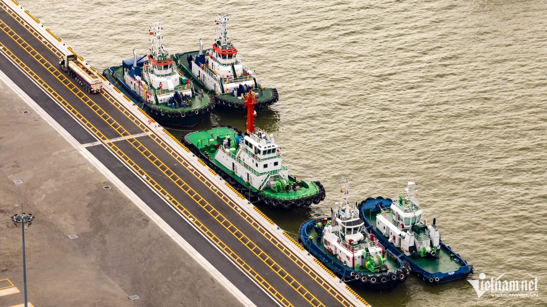 hai phong port14.jpg