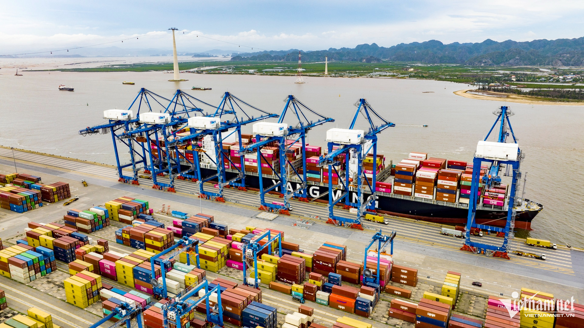 hai phong port4.jpg