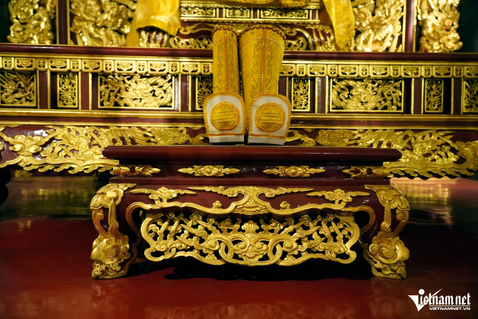 W-a4Chiêm ngưỡng chính điện dát vàng.JPG.jpg