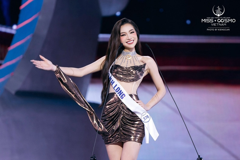 MissCosmo009.jpg