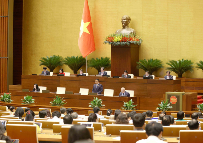 vna-potal-quoc-hoi-chat-van-nhom-van-de-thuoc-linh-vuc-tai-chinh-8100158.jpg