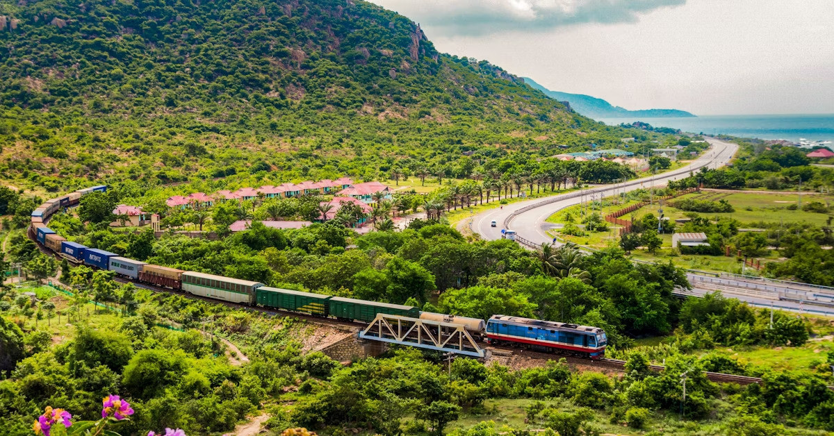 Thong Nhat Railway crowned top global train journey