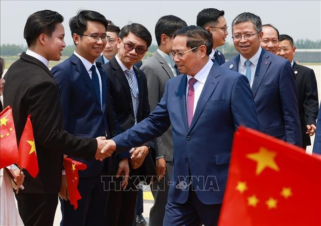 vna-potal-thu-tuong-bat-dau-chuyen-tham-du-hoi-nghi-thuong-nien-cac-nha-tien-phong-lan-thu-16-cua-wef-va-lam-viec-tai-trung-quoc-stand-2.jpg