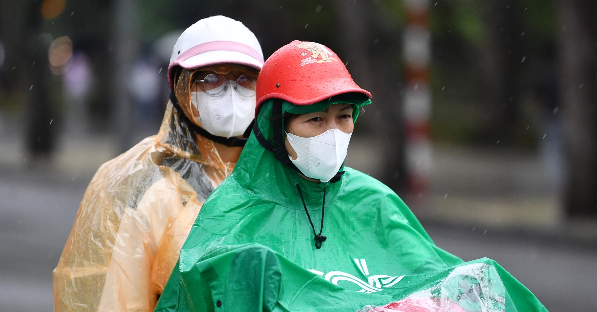 Tropical depression strengthens in East Sea, heavy rain hits mainland