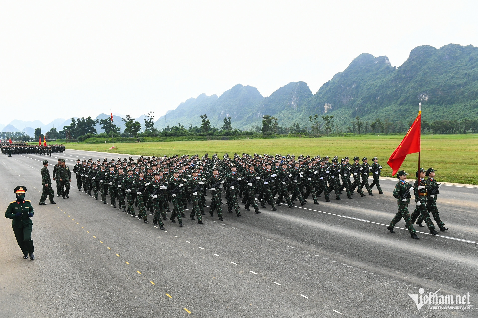vietnam parade.jpg