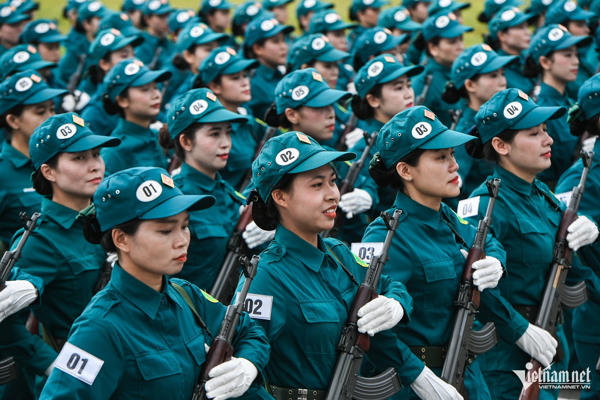 vietnam parade5.jpg