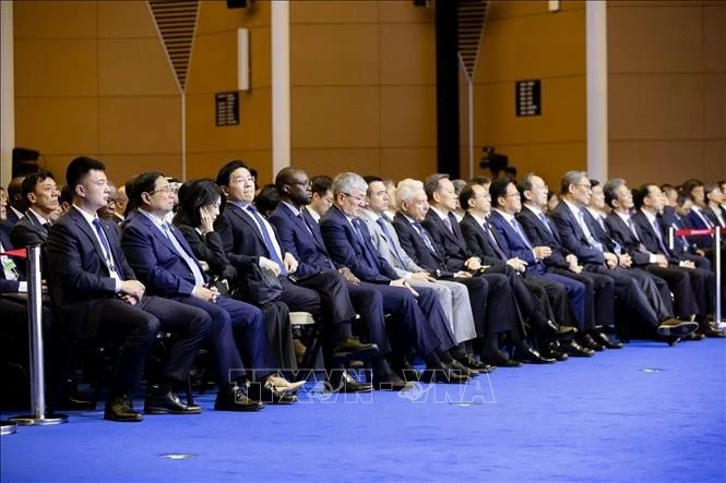 PM Pham Minh Chinh attends opening plenary of WEF Tianjin 2025