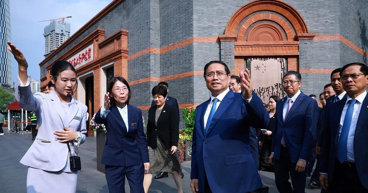 PM Pham Minh Chinh visits iconic site of Communist Party of China in Shanghai