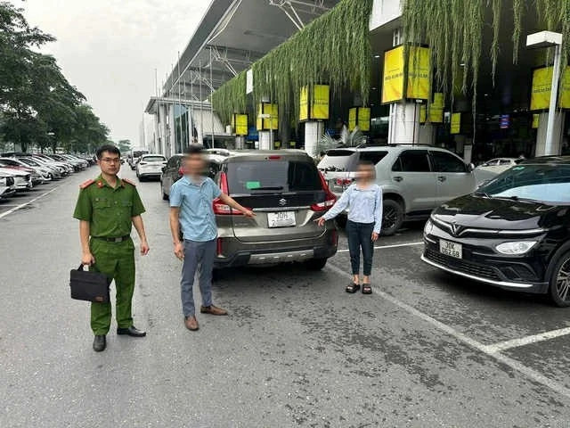 Two people caught overcharging foreign tourist