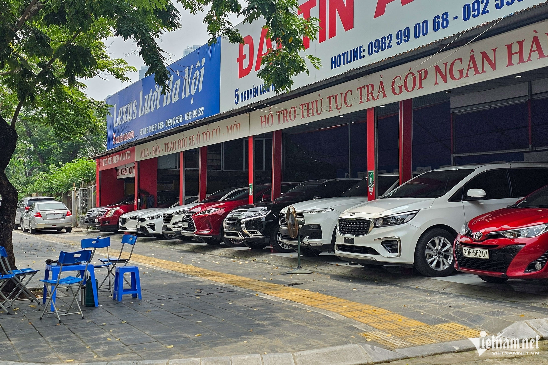 Used-car market hits rock bottom as buyers wait for lower prices