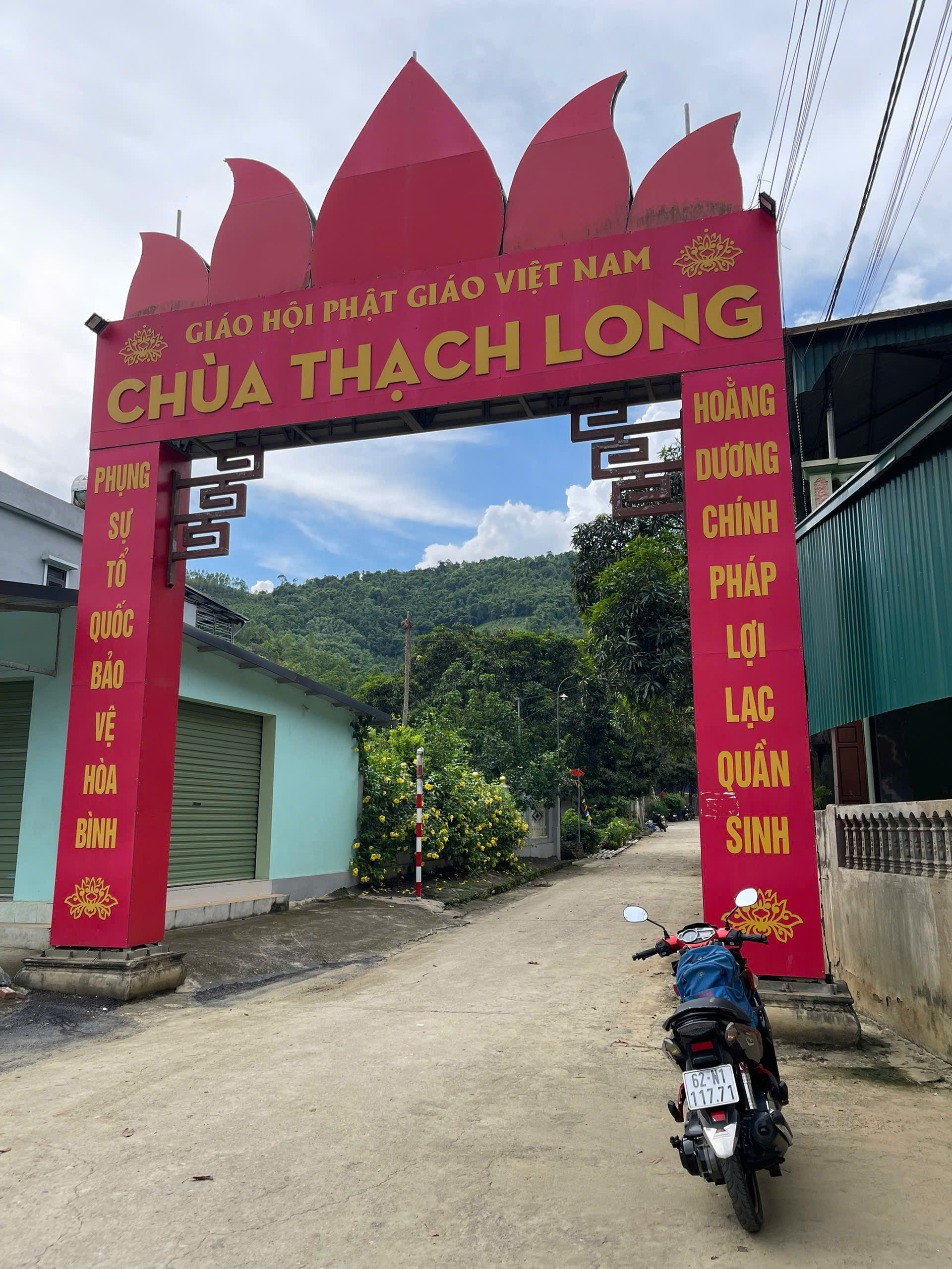 vietnam pagoda.jpg2.jpg