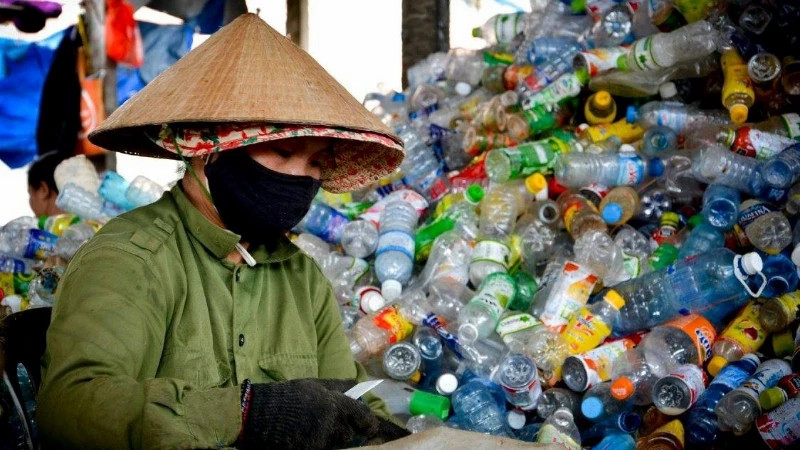 Vietnam’s Minh Khai village to pilot plastic waste cleanup with UNDP