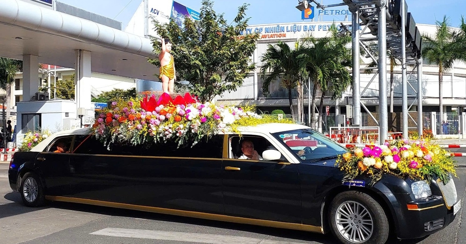 Buddha’s relics return to India after historic spiritual tour in Vietnam