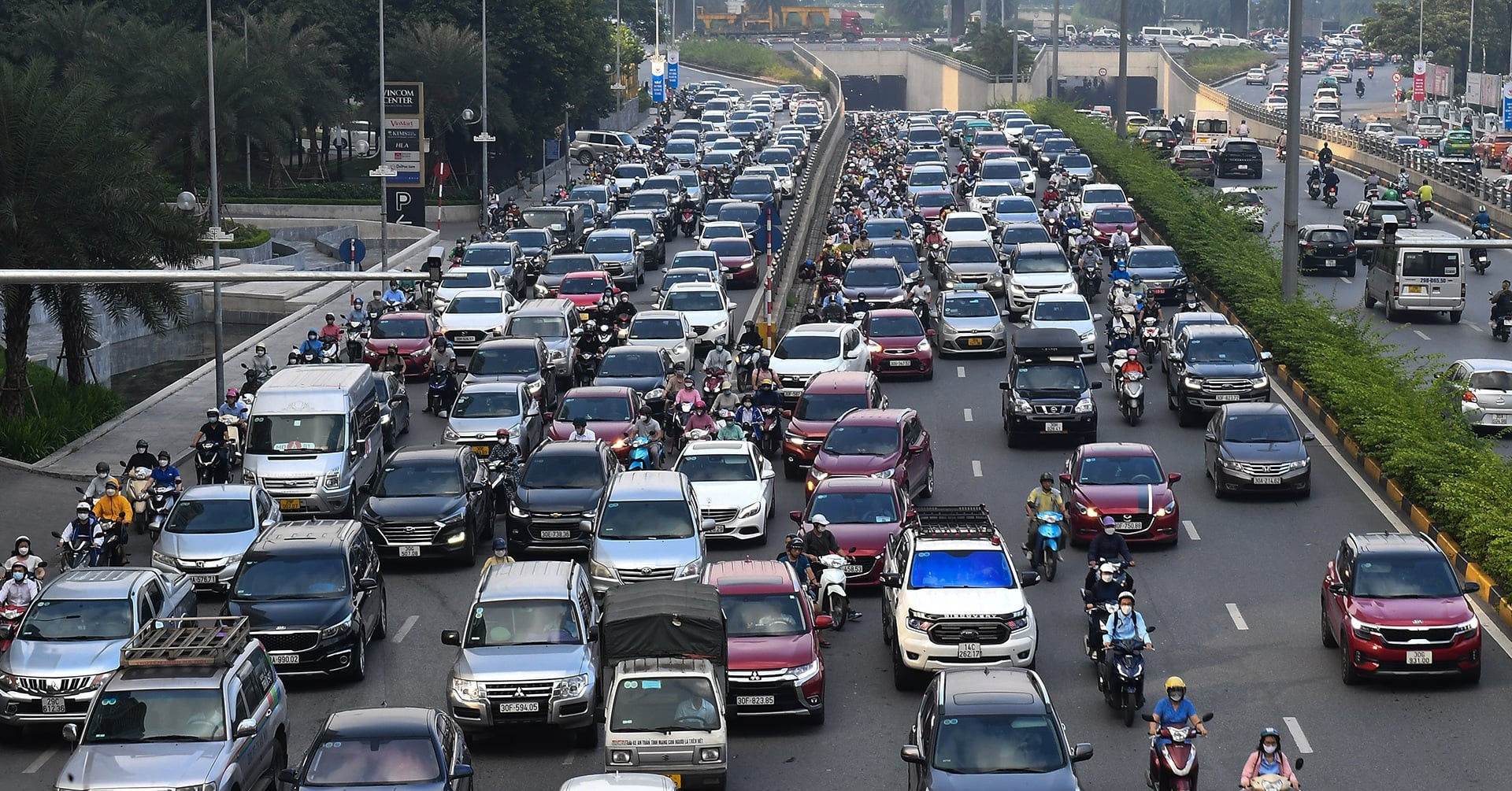 From 2030, high-pollution vehicles banned in Hanoi, Ho Chi Minh City
