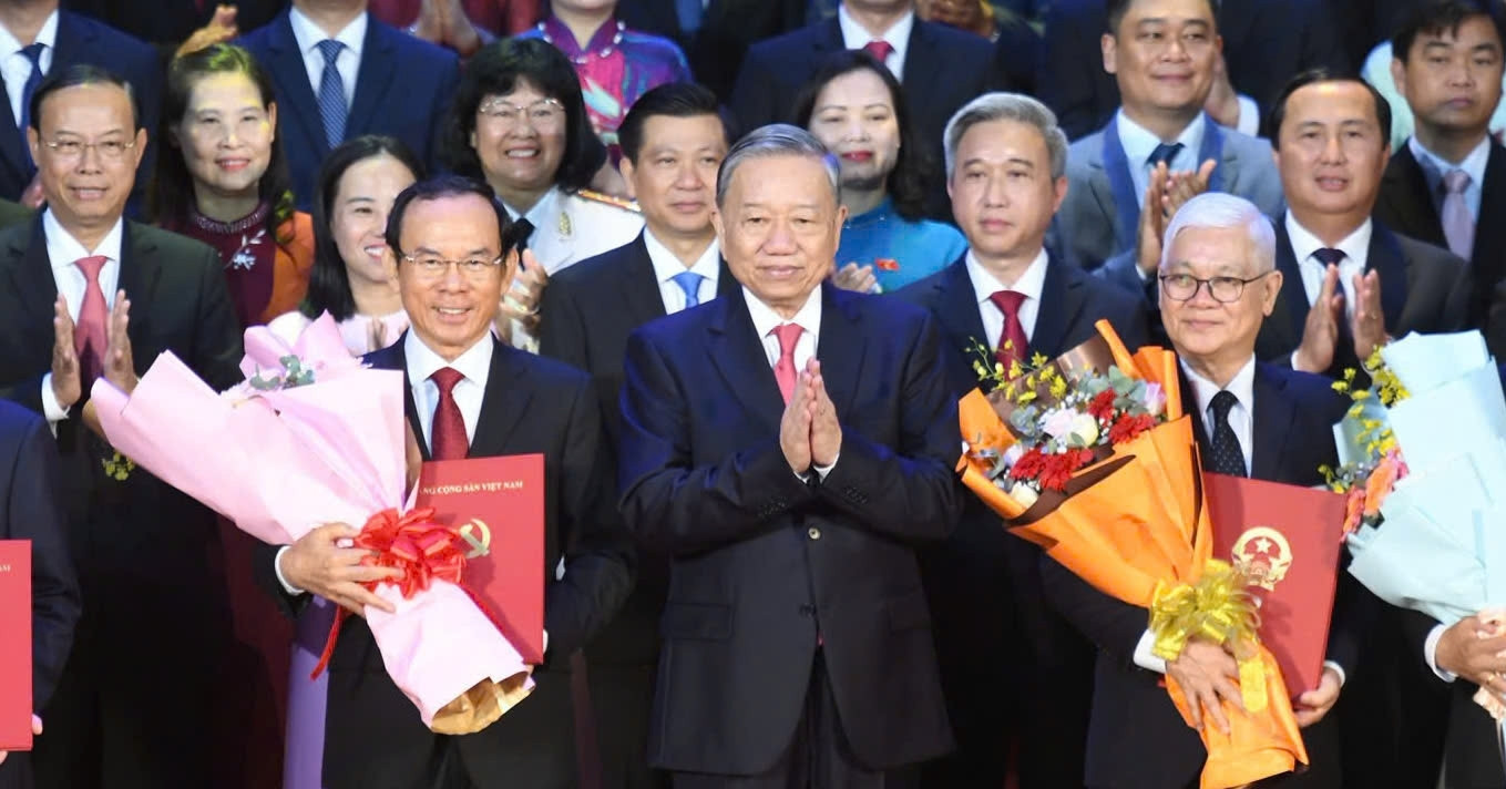 New two-tier local governments inaugurated across Vietnam