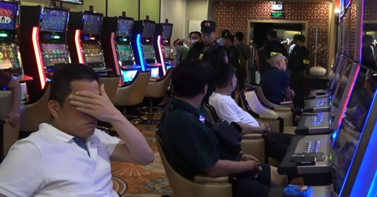 Foreign nationals, officials among 141 charged in Hanoi gambling case