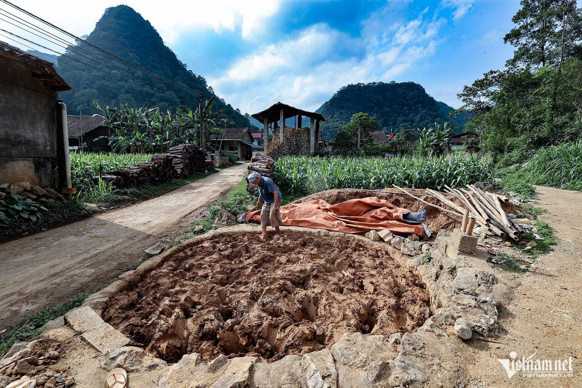 W-Làng nghề ngói âm dương Lũng Rì 3.jpg