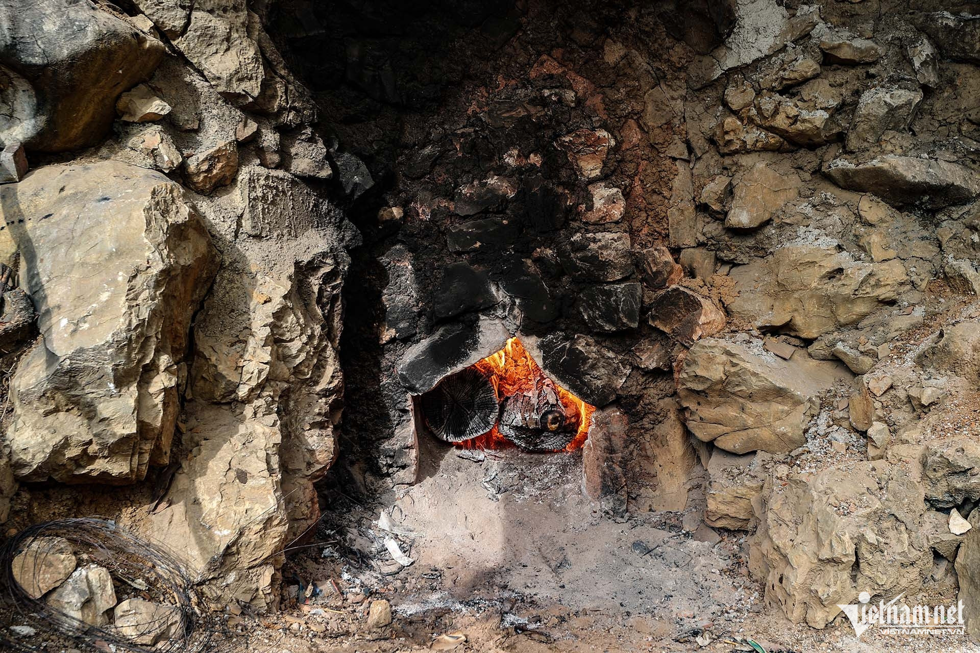 W-Làng nghề ngói âm dương Lũng Rì 14.jpg