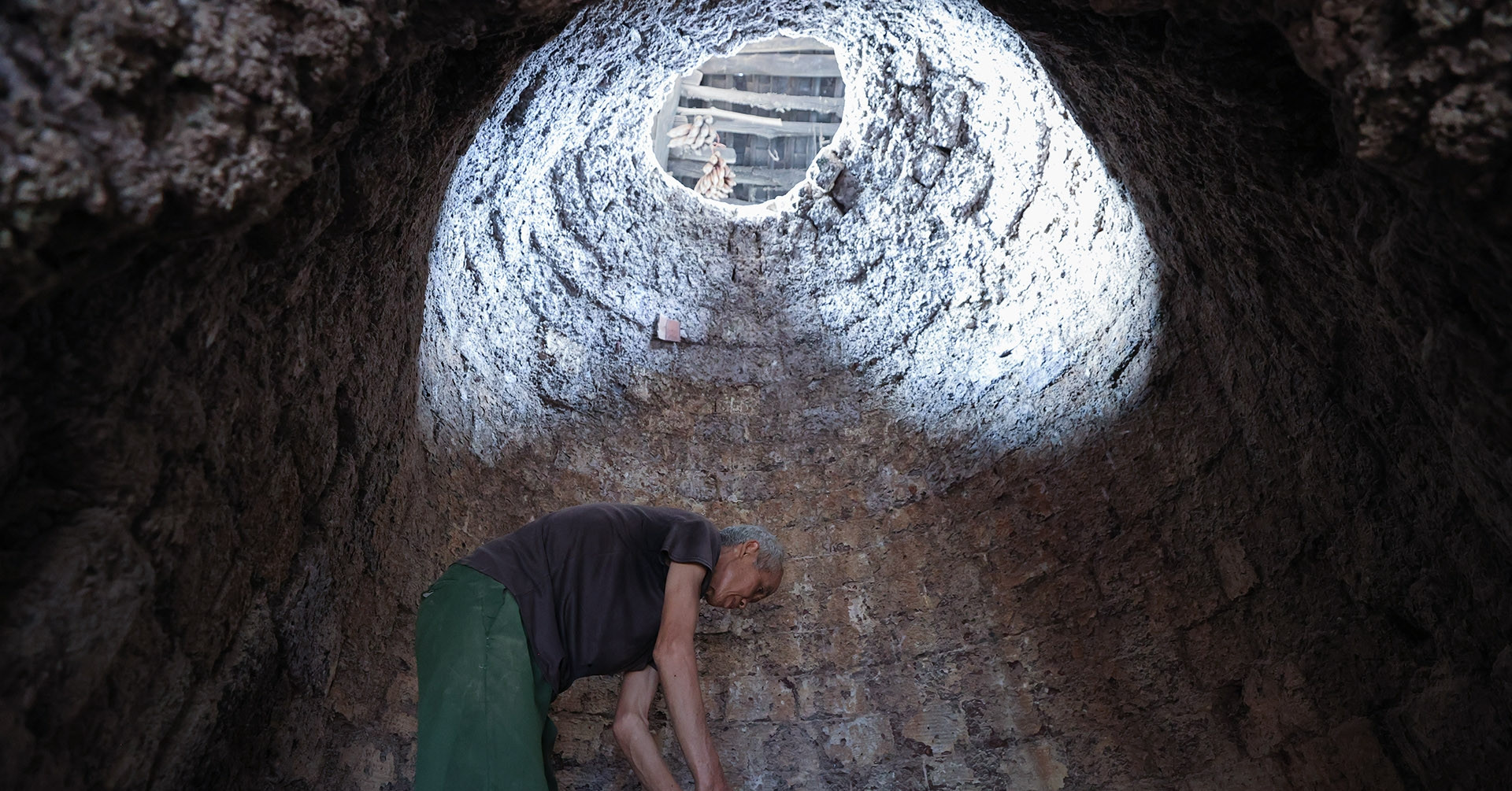Centuries-old clay tile craft thrives in Vietnam's Lung Ri