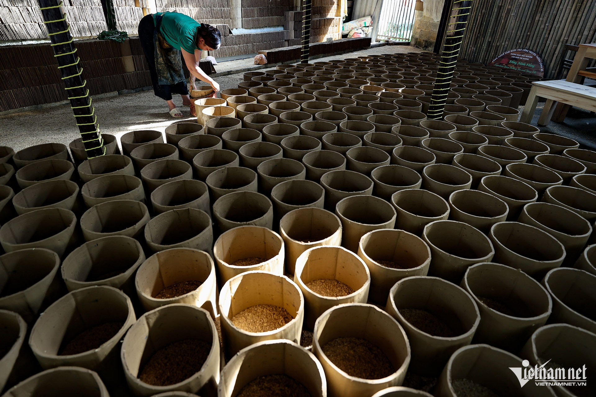 W-Làng nghề ngói âm dương Lũng Rì 10.jpg