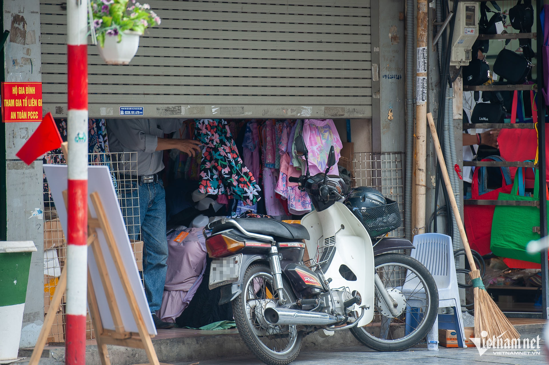 hanoi shops7.jpg