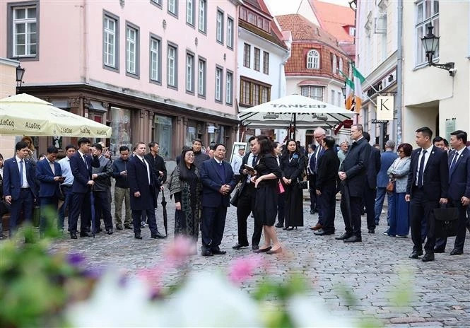 PM explores Estonia’s heritage, port innovation