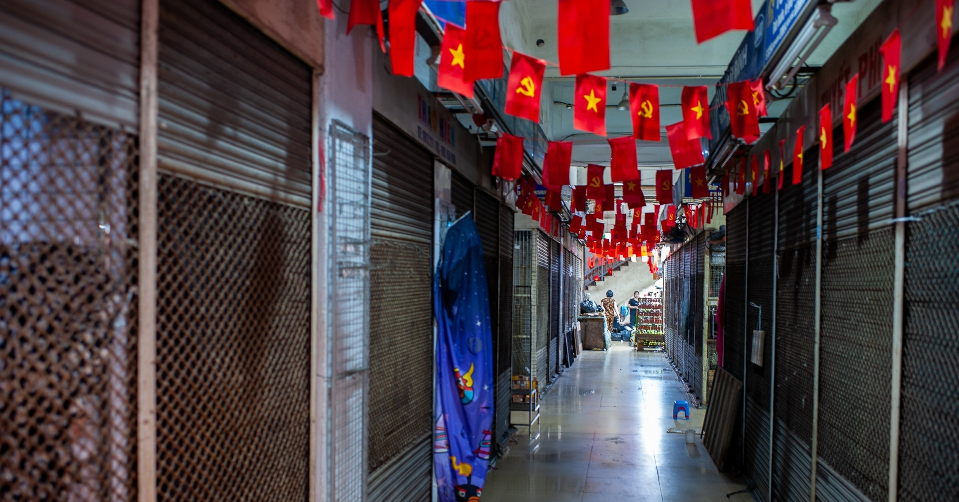 Thousands of kiosks close as Vietnam cracks down on counterfeit goods