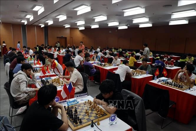 Nearly 100 chess players compete at Quang Ninh int’l grandmaster tournament