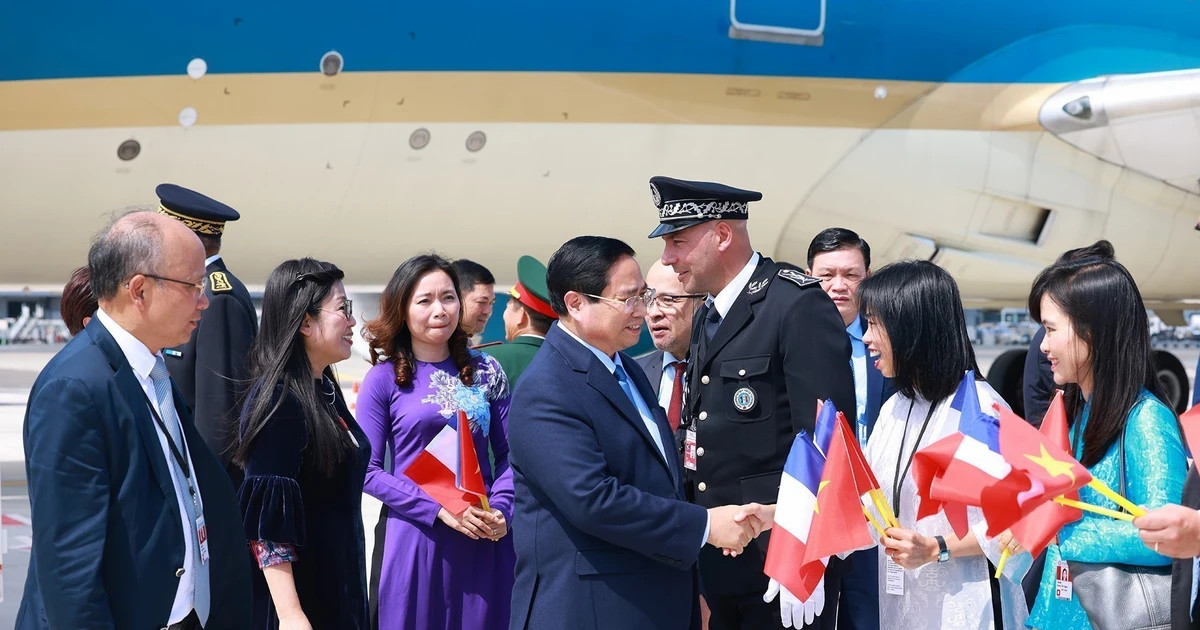 Vietnamese PM arrives in Nice, beginning working trip to France