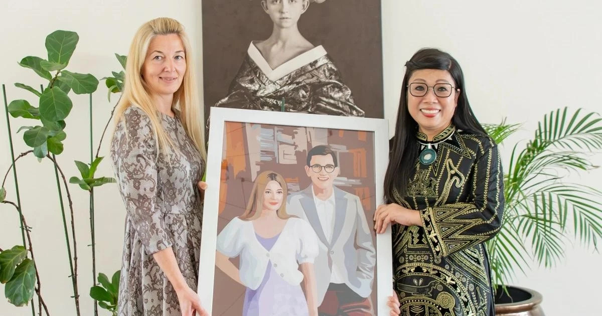 Vietnamese PM’s spouse presents special gift to Estonian PM’s wife
