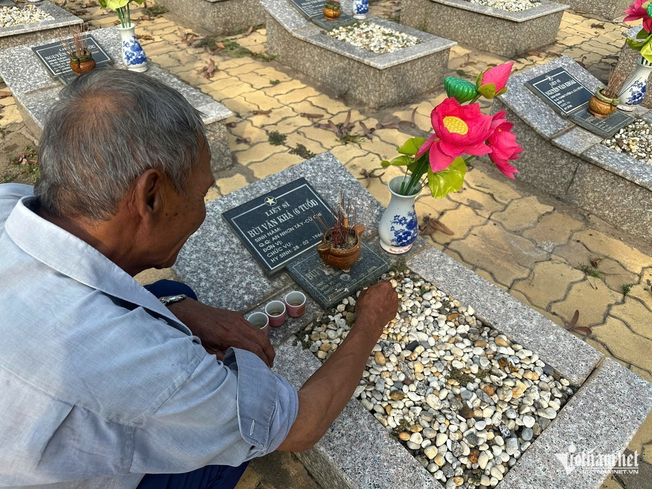 W-nghia trang 2 93394.jpg