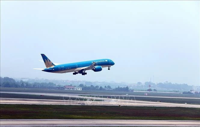 CAAV urges airlines to boost night flights from Hanoi, HCM City to Binh Dinh