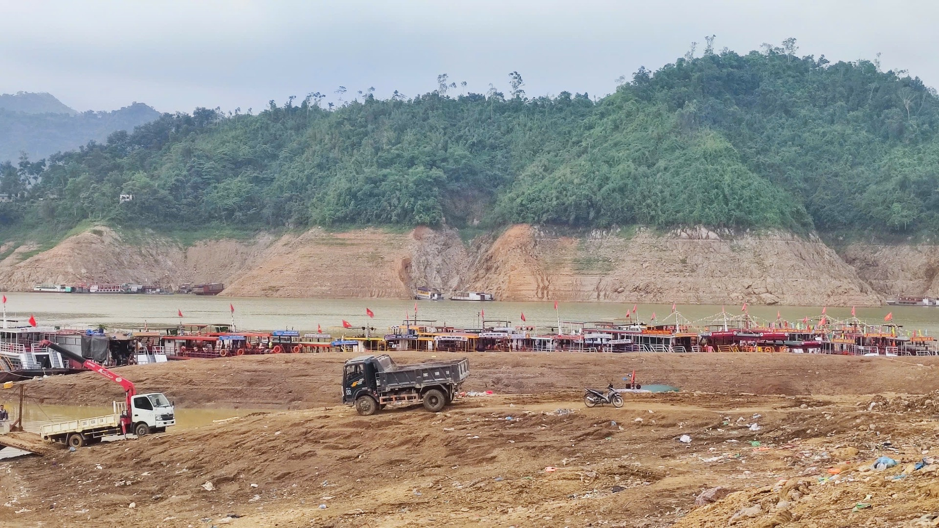 hoa binh reservoir.jpeg2.jpeg