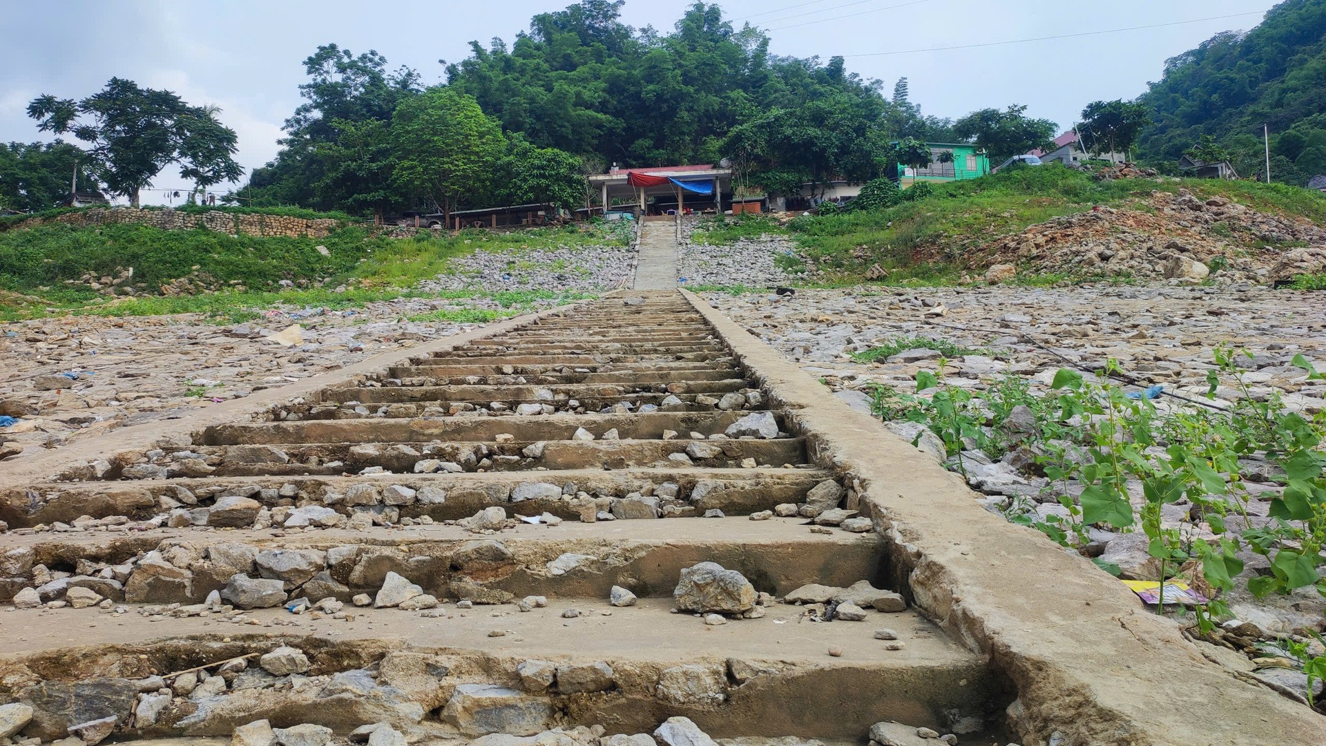 hoa binh reservoir.jpeg3.jpeg