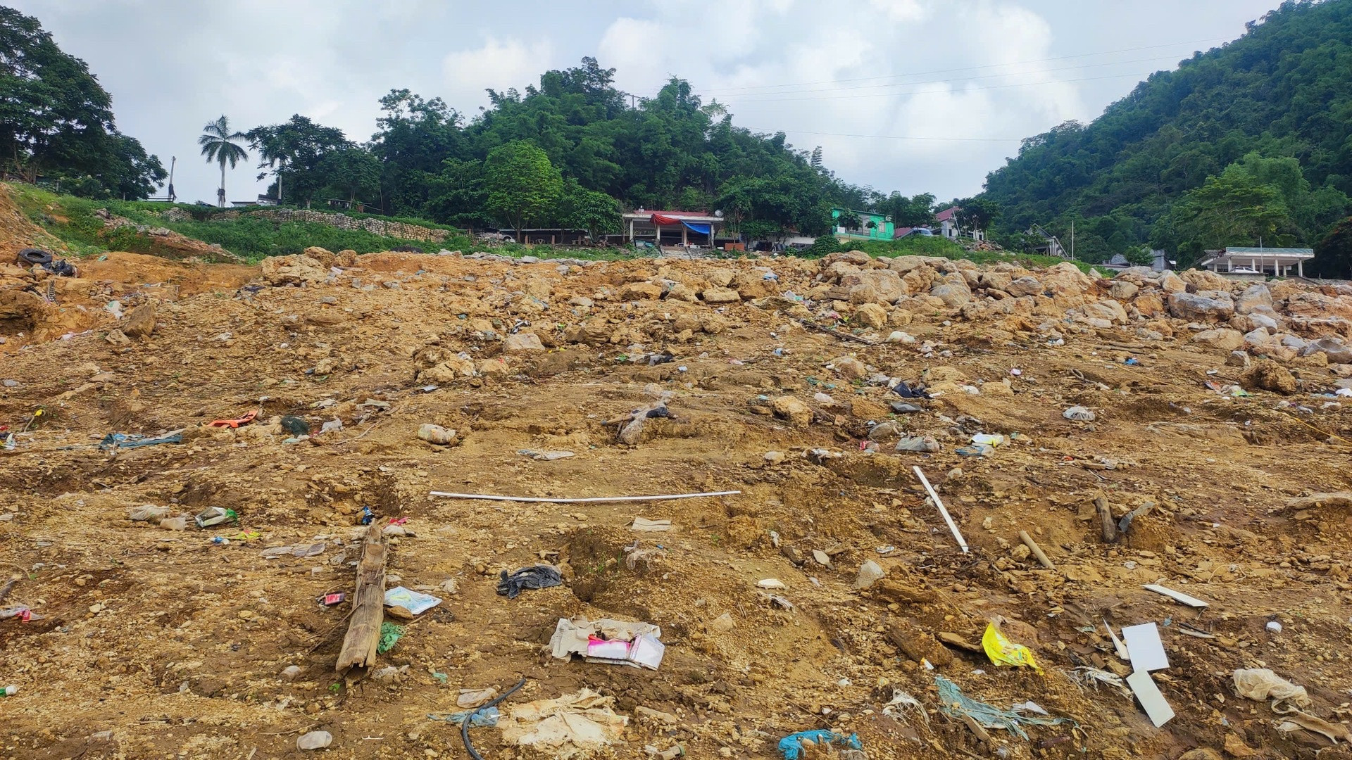 hoa binh reservoir.jpeg5.jpeg