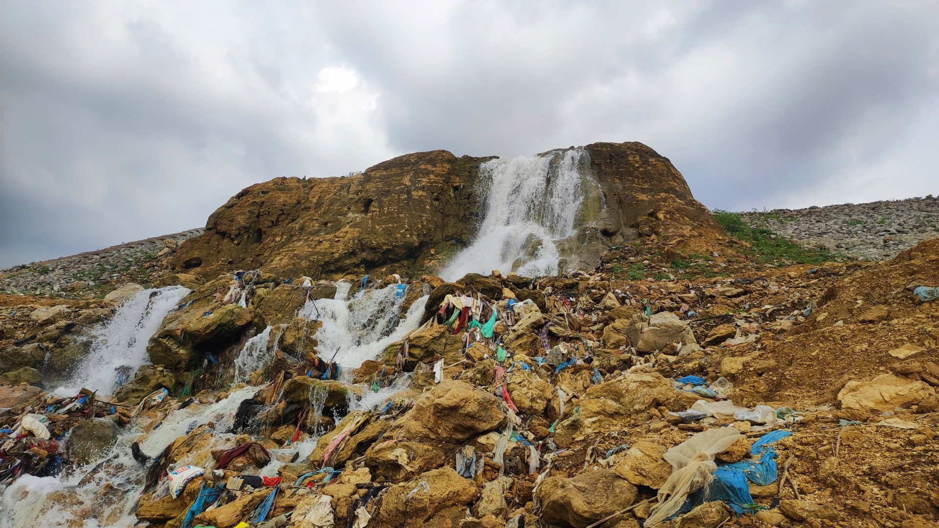 hoa binh reservoir.jpeg7.jpeg