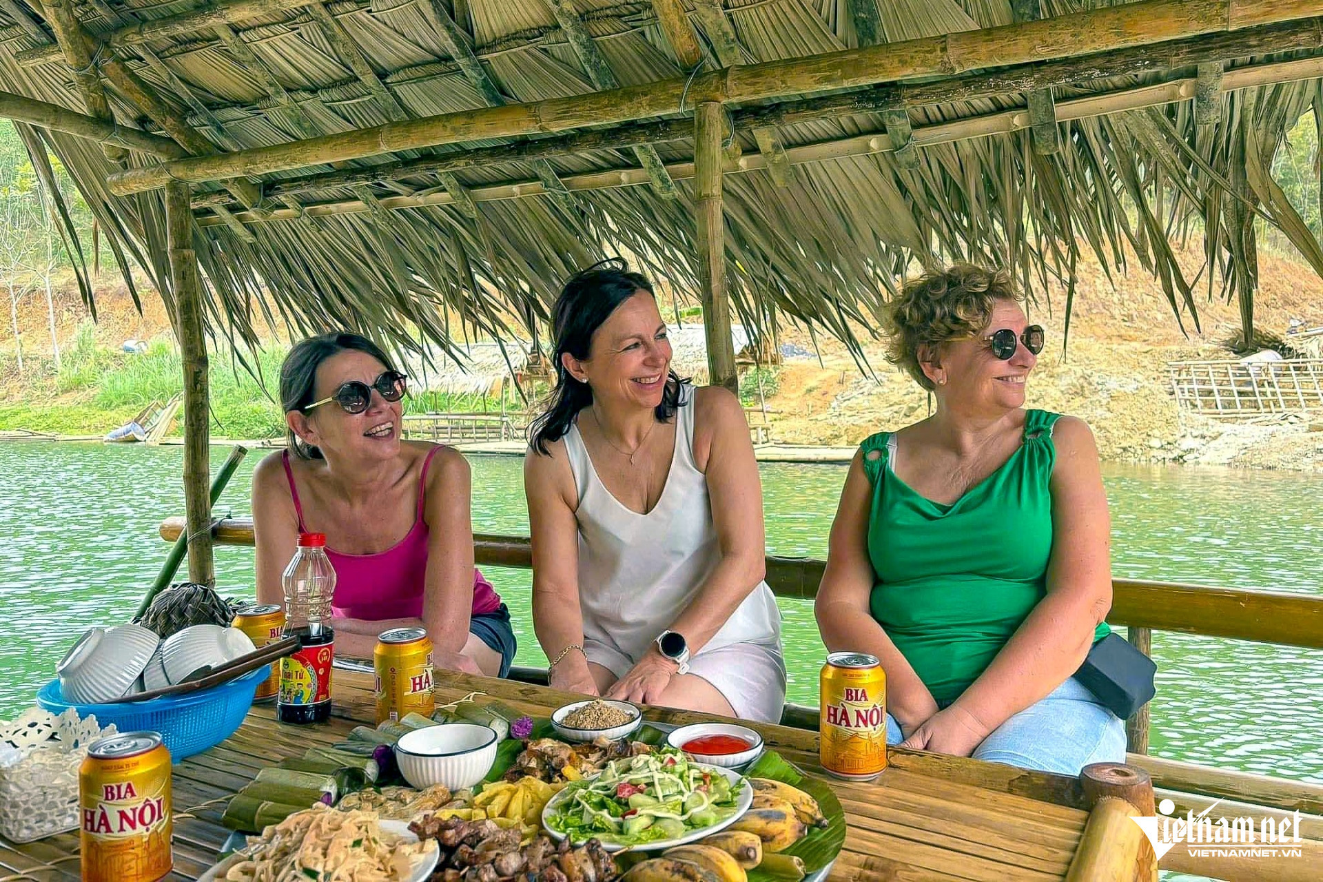 W-a5Trải nghiệm du lịch bằng bè tre.jpg