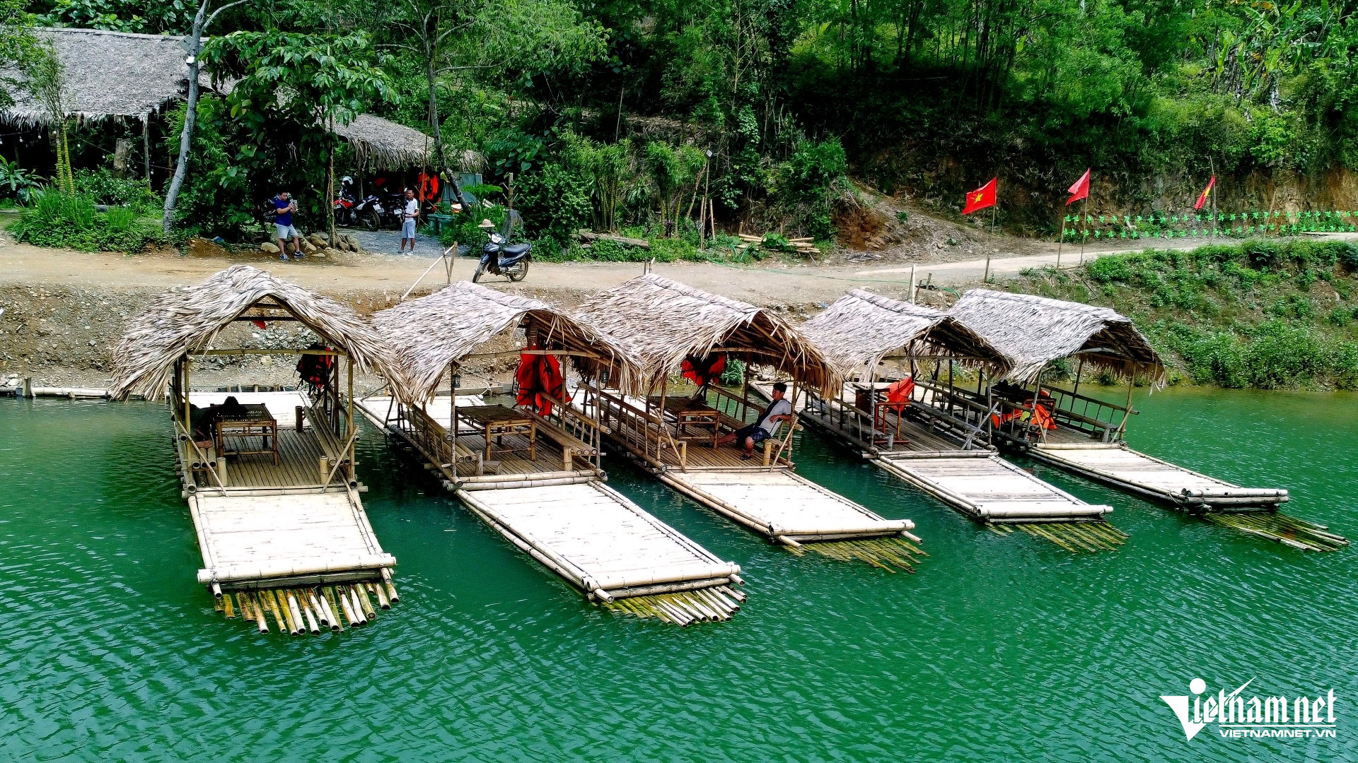 W-a1Trải nghiệm du lịch bằng bè tre.jpg