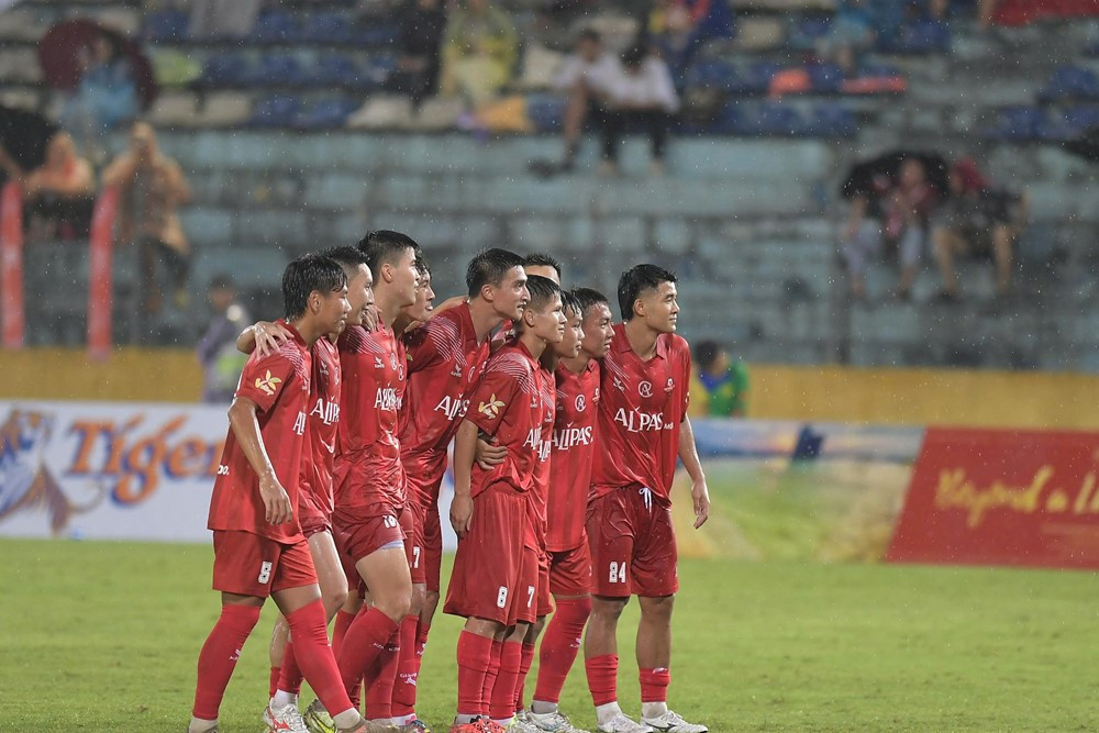 viet nam all star vs huyen thoai mu 3.jpg