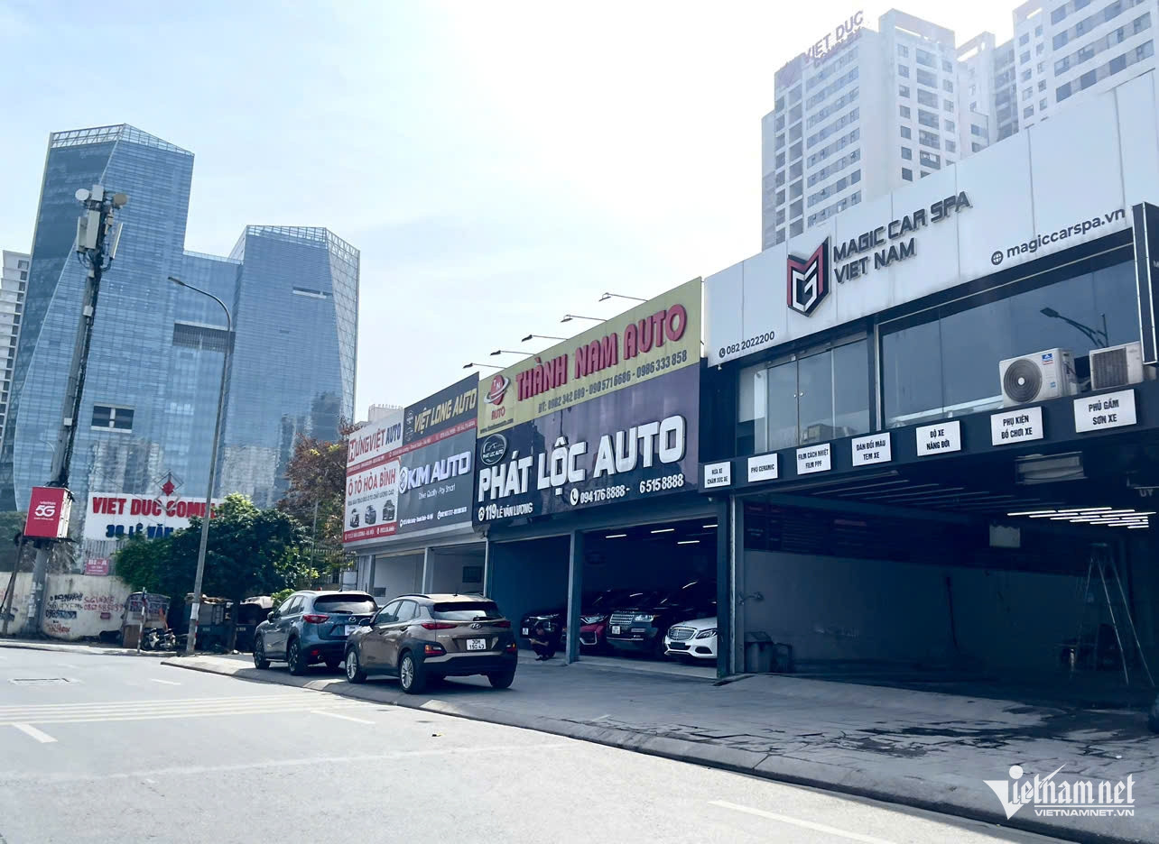 W-showroom o to Le Van Luong.jpg