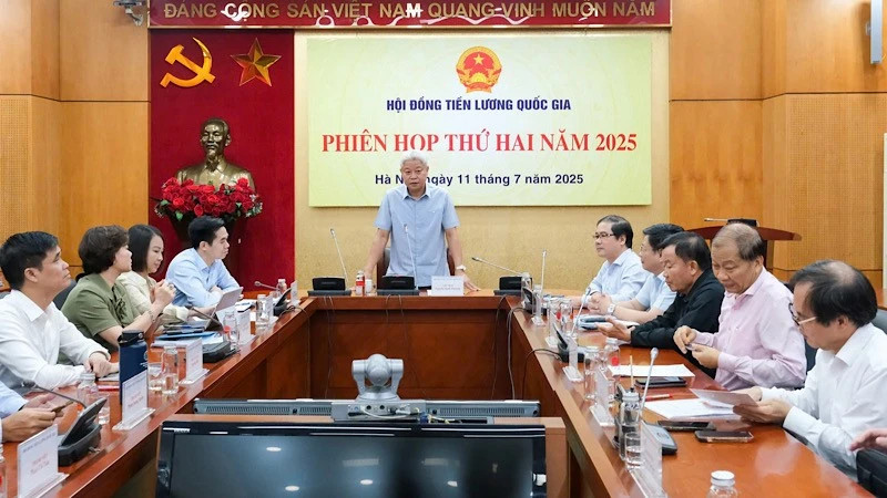 Vietnam sets 7.2% minimum wage hike for 2026