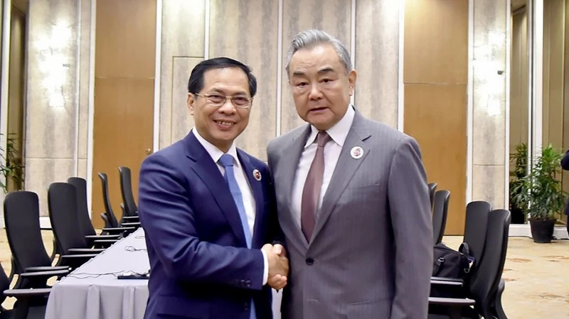 Vietnam’s foreign minister meets Chinese and Australian counterparts in Malaysia