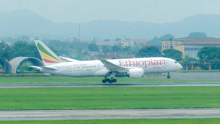 Ethiopian Airlines launches Hanoi route, signs deals with Vietnamese partners