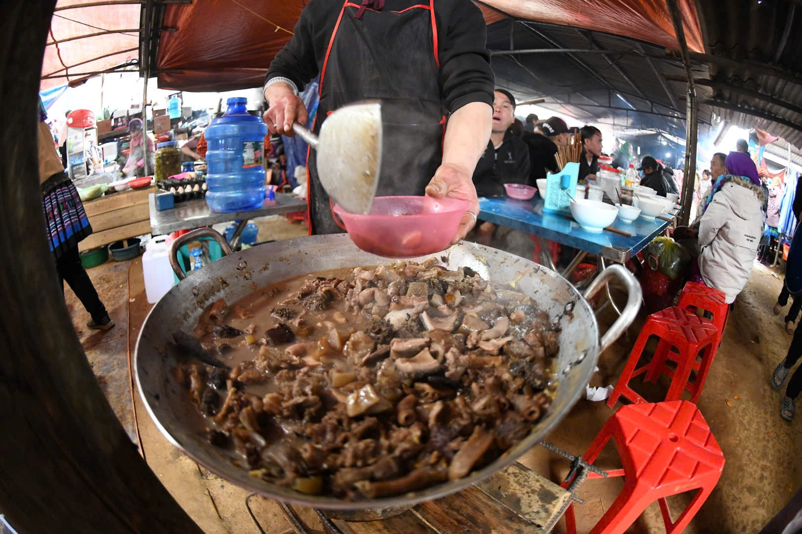 a5Đến phiên chợ Lùng Phình thưởng .jpg