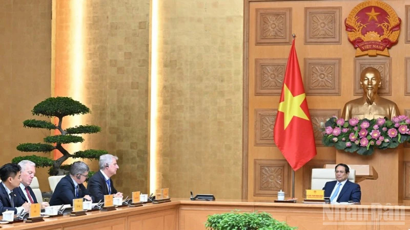 Prime Minister encourages American firms to invest in Vietnam’s future