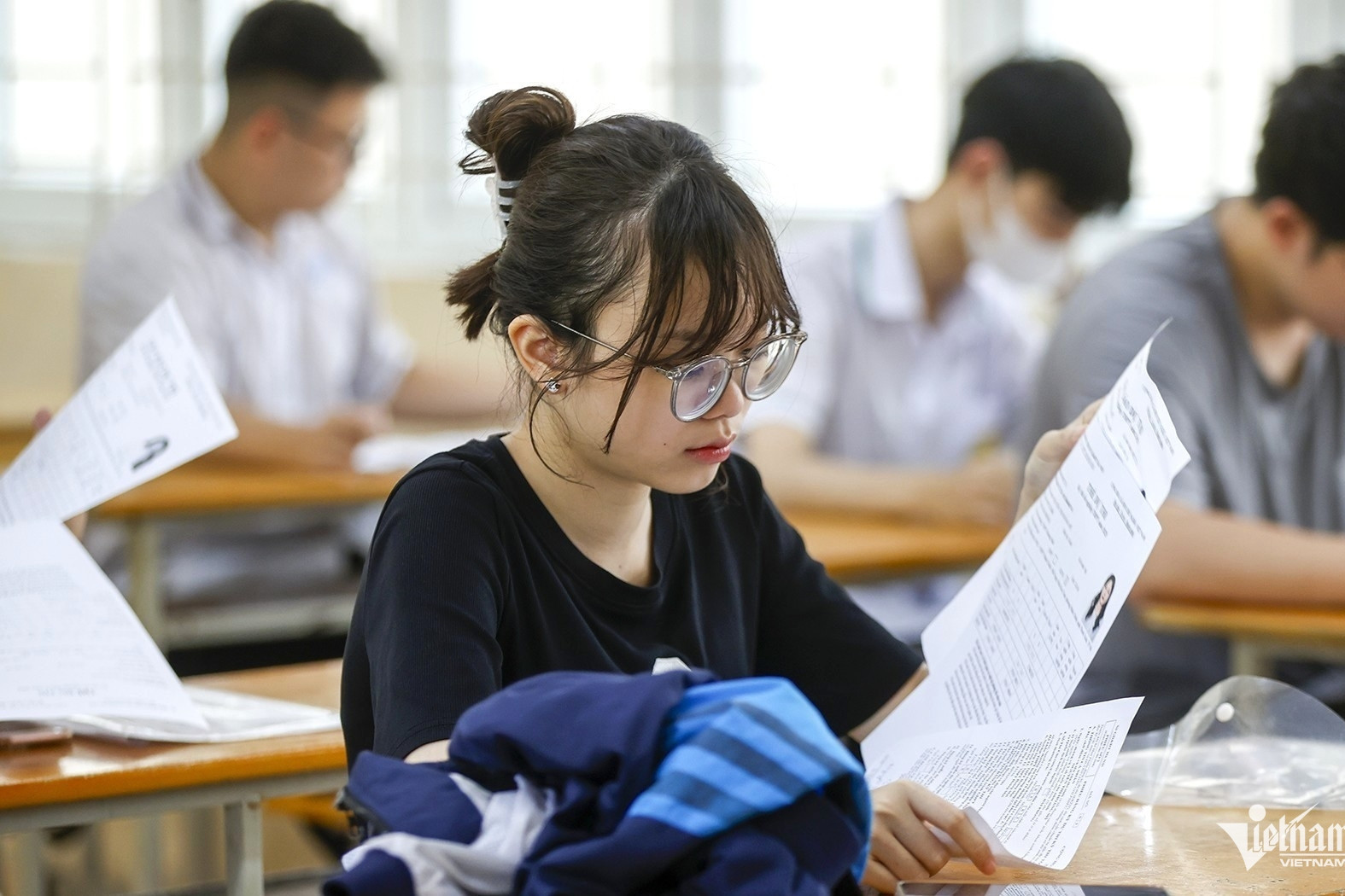 Teacher with 25 years of experience ‘sweats’ taking high school English exam